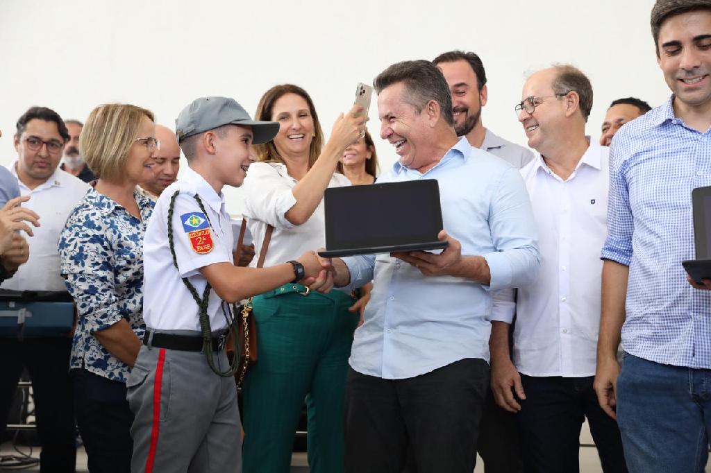Têm melhores resultados, assevera governador sobre escolas militares em MT