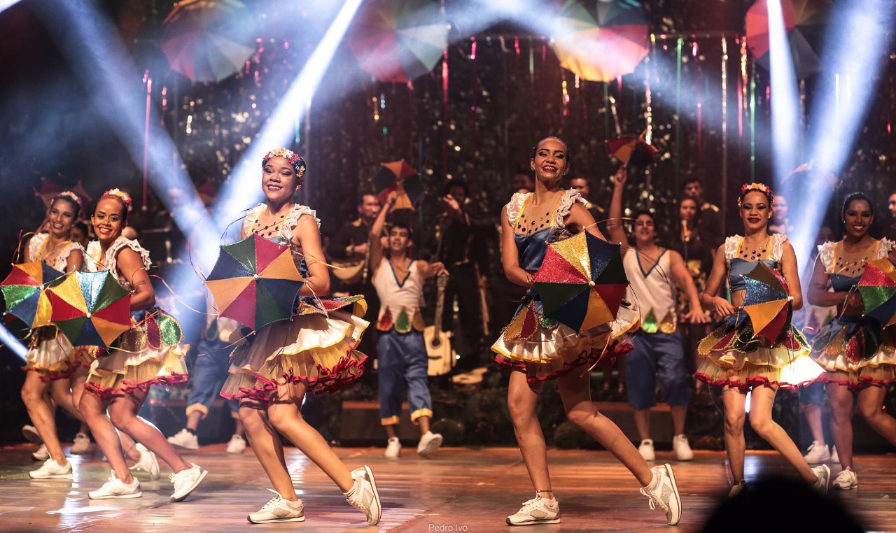 Grupo Flor Ribeirinha apresenta Cuiabá Dançando o Brasil   