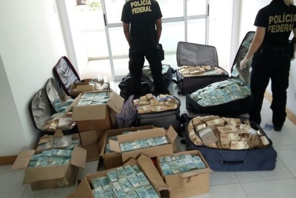PF acha malas com dinheiro em imóvel supostamente usado por Geddel em Salvador