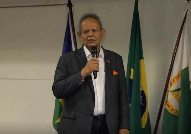 "Não se resolve questões coletivas sem intervenção política", diz Waldir Caldas
