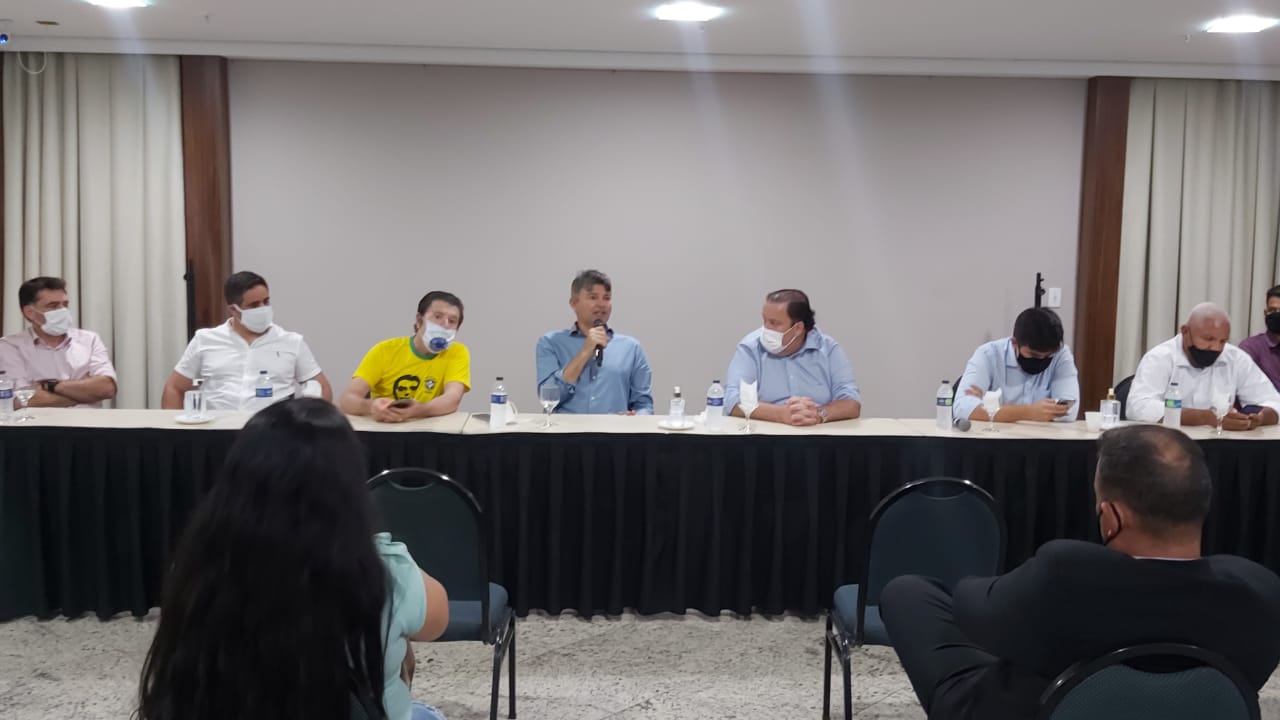 Lideranças políticas se reúnem e defendem união da direita em MT