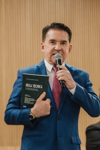 TCE - LANÇAMENTO DE LIVROS