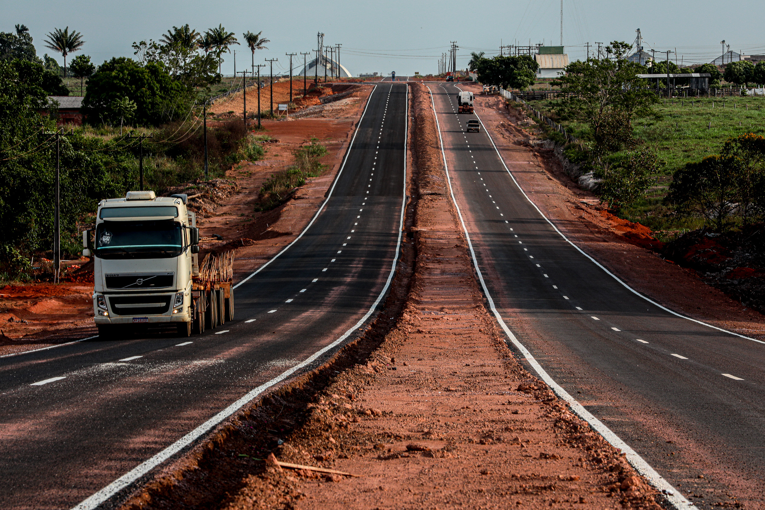 Rodovia asfaltada muda a realidade da população, diz governador em Tabaporã