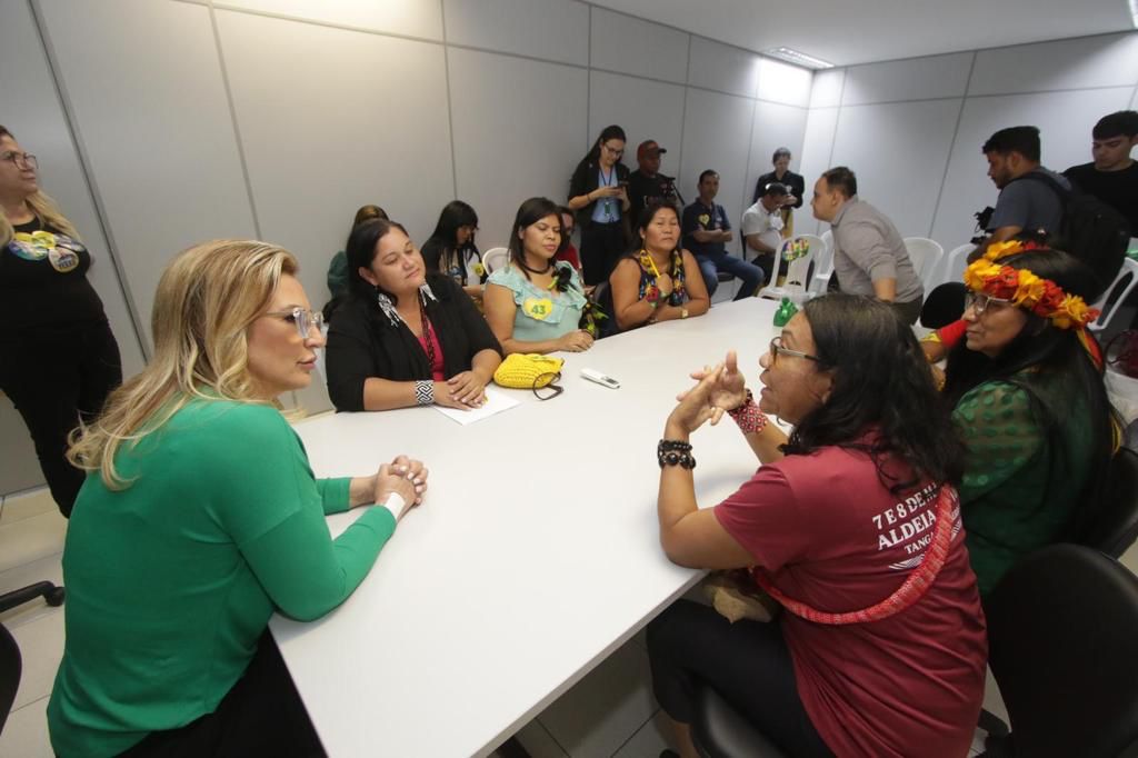 Márcia Pinheiro lembra inclusão social e assina carta compromisso com mulheres indígenas de MT