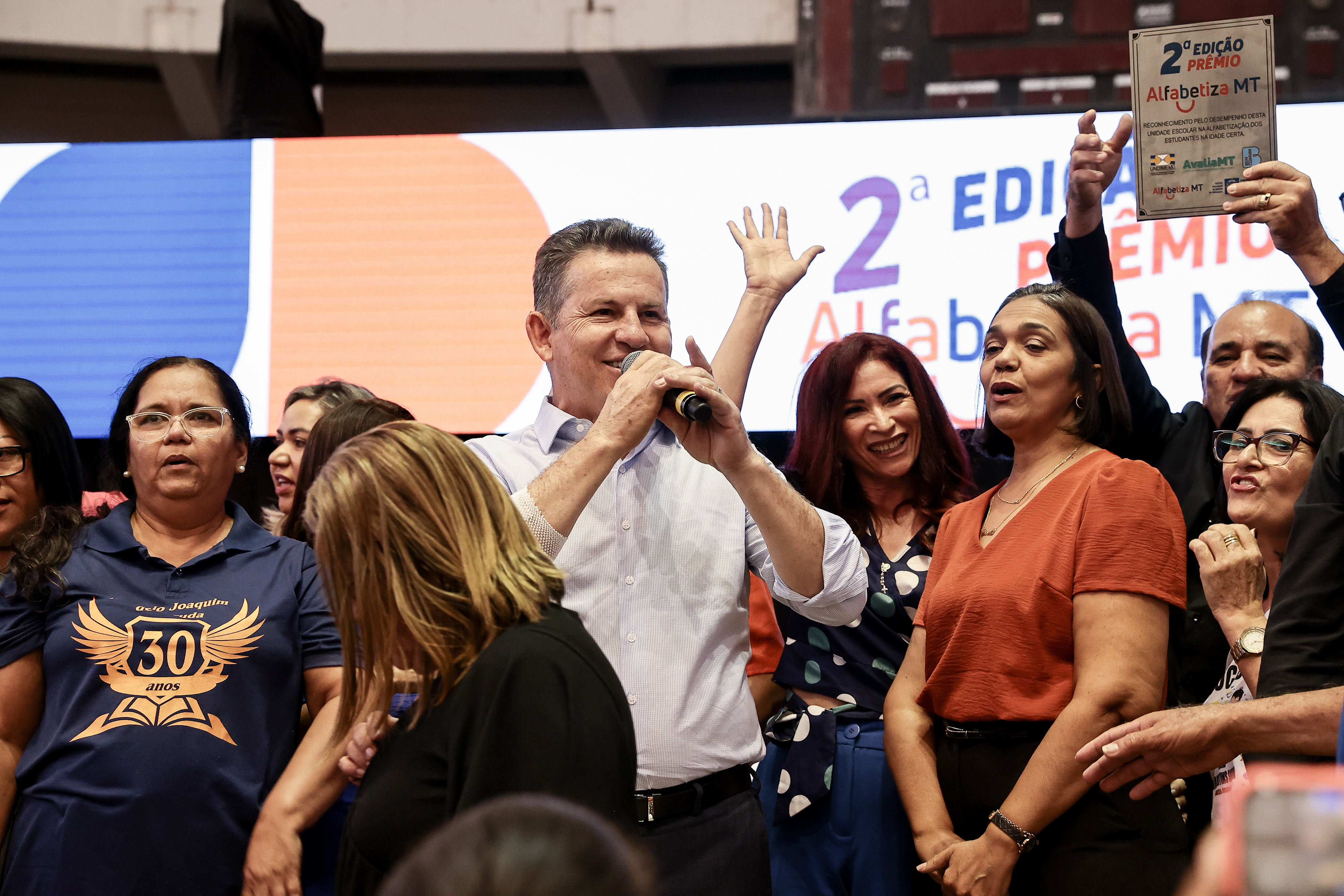 Mendes comemora: em 2 anos, MT já melhora índices de Educação
