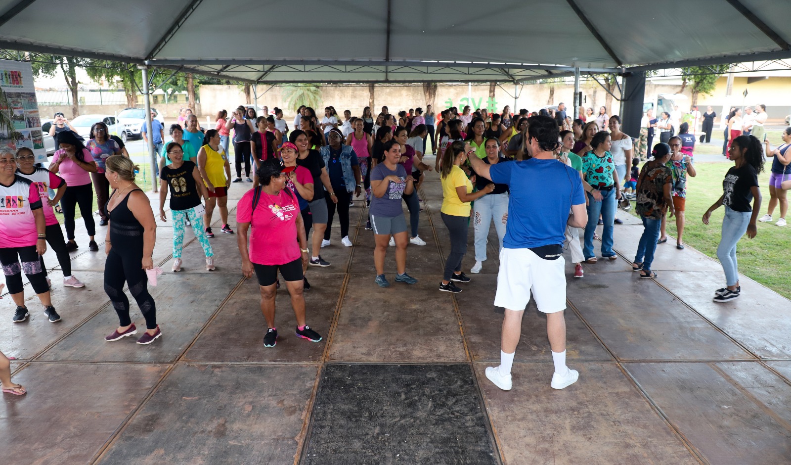 Prefeitura de Várzea Grande homenageia mulheres com aula de dança