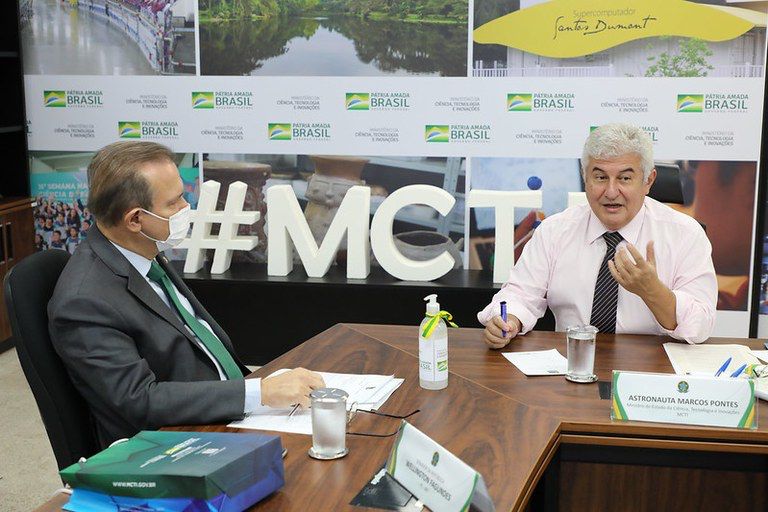 Ministério da Ciência convida senador para início de testes de vacina 100% nacional 