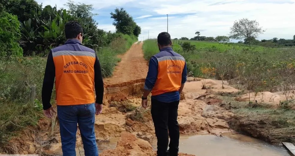 Chuvas causam alagamento em seis municípios e deixam bairros da capital em alerta