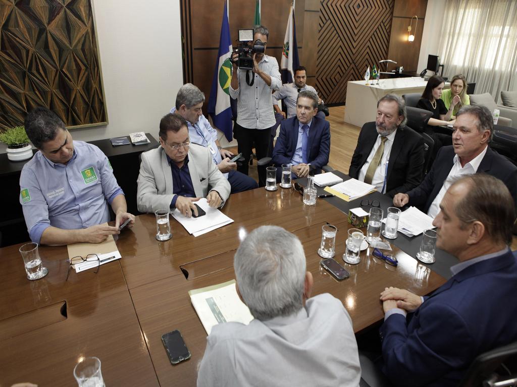 TCE: Governo e Cuiabá selam paz e assinam acordo para asfaltamento de bairros