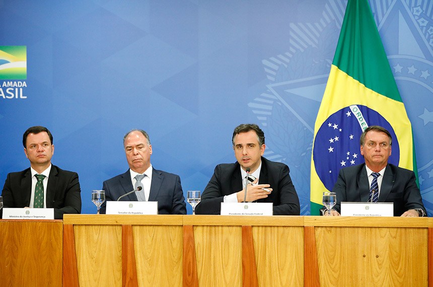 Governo propõe zerar ICMS de combustíveis e ressarcir estados