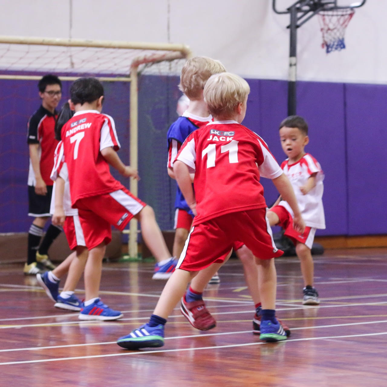 Nova franquia em Cuiabá oferece aula gratuita de inglês e futebol   