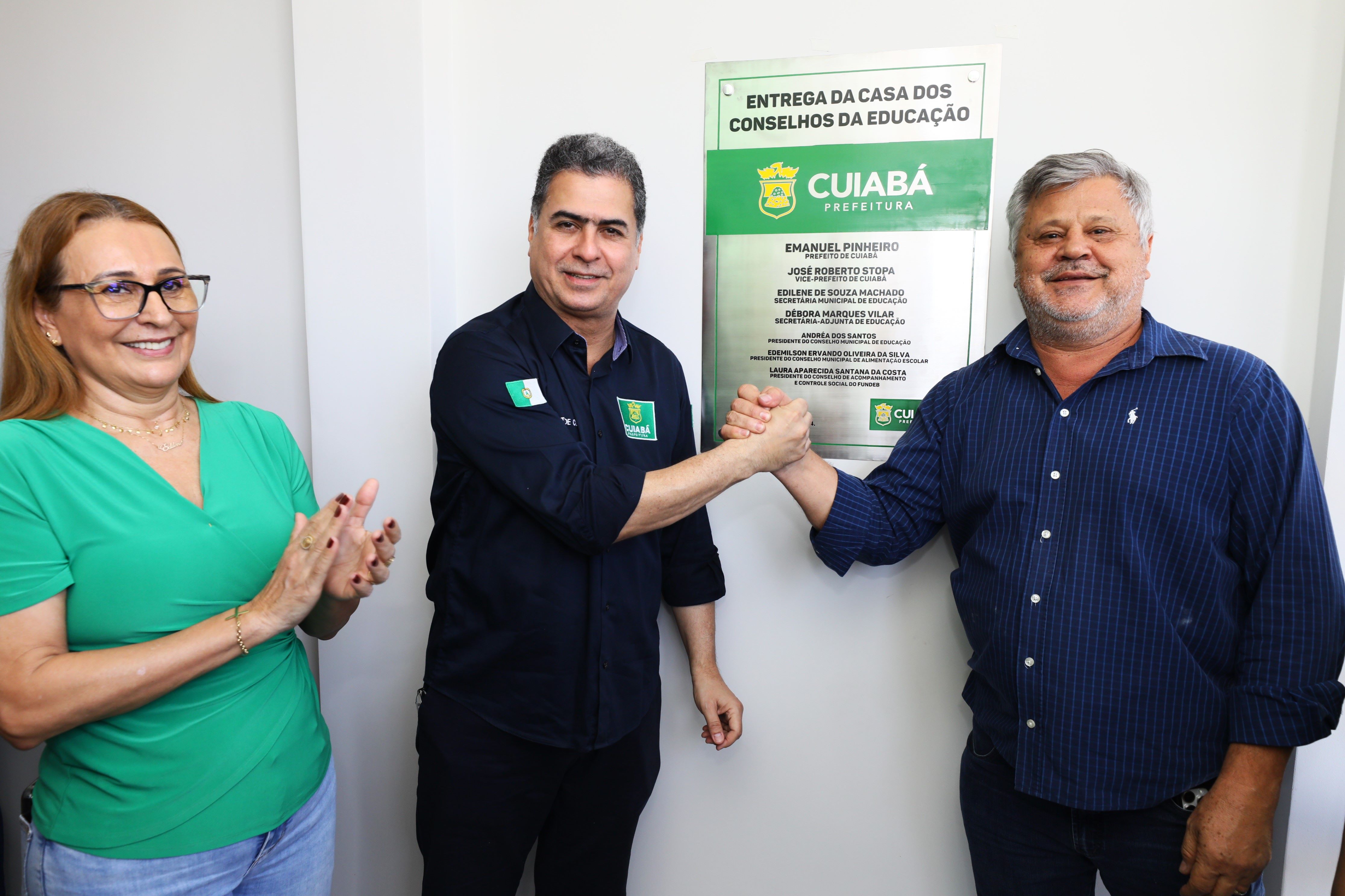 Emanuel entrega nova sede da Casa dos Conselhos da Educação