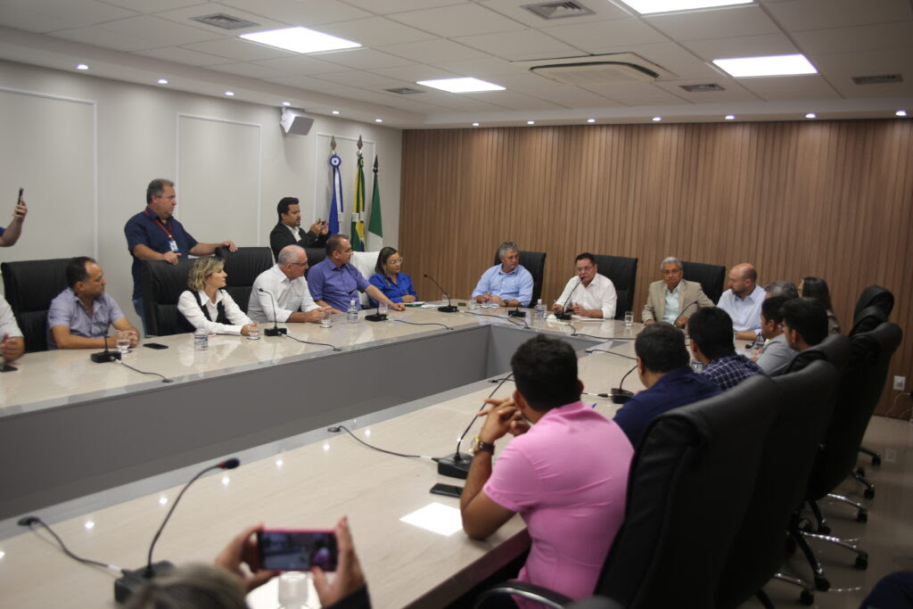 Proposta do Estado que limita em R$ 200 mil emendas para eventos gera polêmica 