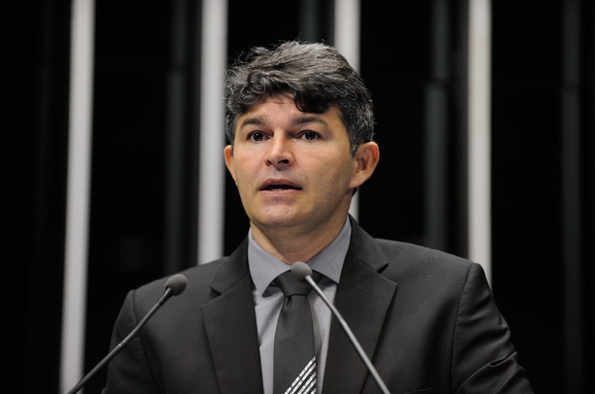 José Medeiros dá explicações sobre nota publicada na 'Folha de S. Paulo'