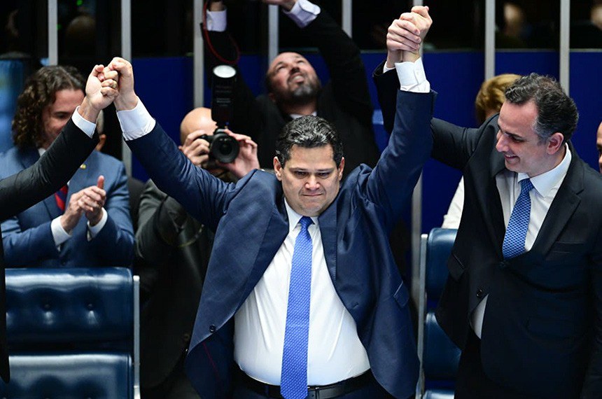 Davi em 2019, Alcolumbre volta como um Golias à presidência do Senado