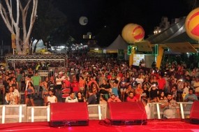 Mais de 10 mil pessoas participam no primeiro dia da festa de réveillon 