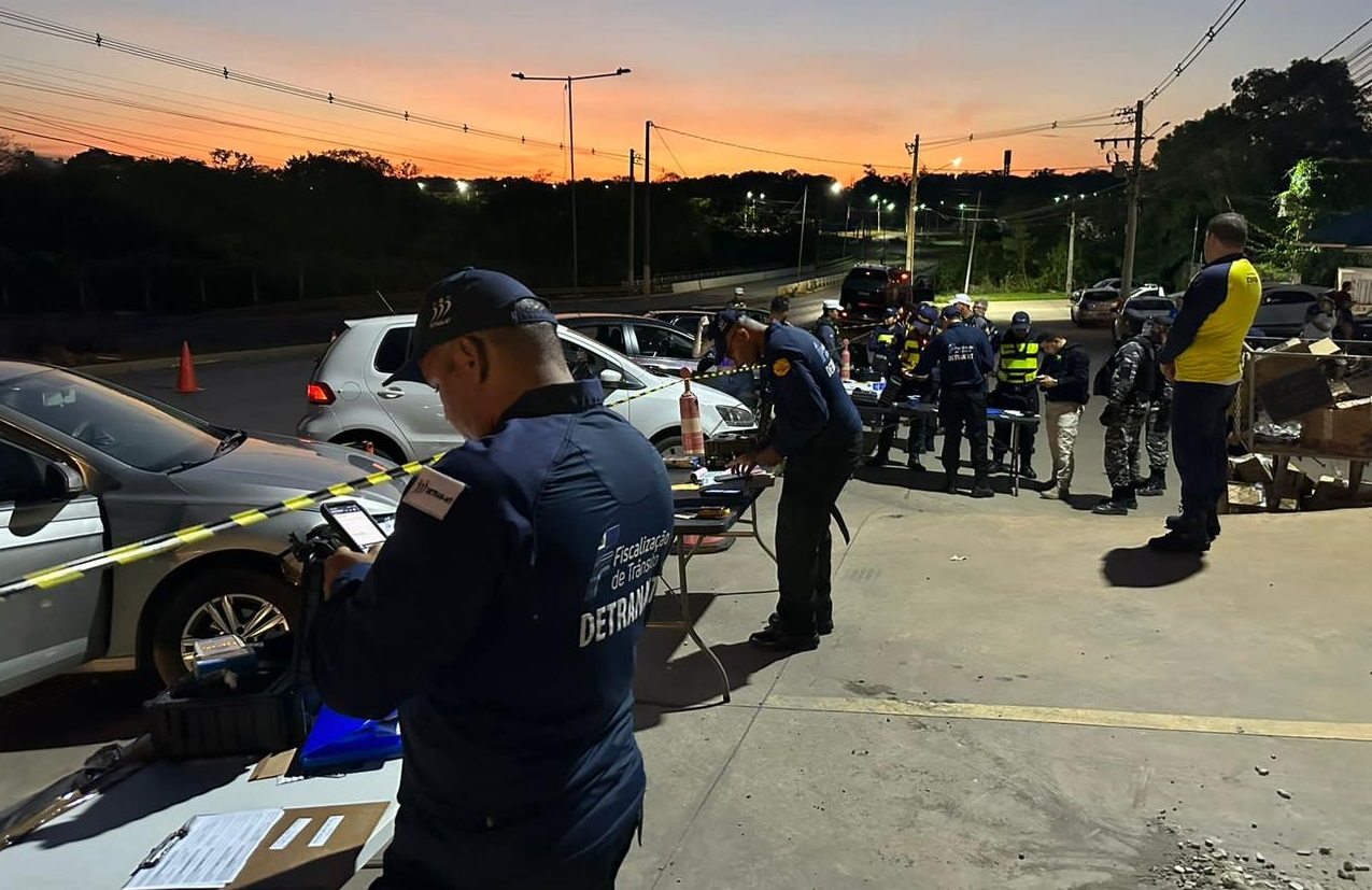 Lei Seca: Operação da polícia prende motoristas e remove 57 veículos 