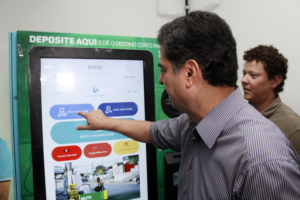 Recicláveis podem ser trocados por créditos para celular e cartão transporte 