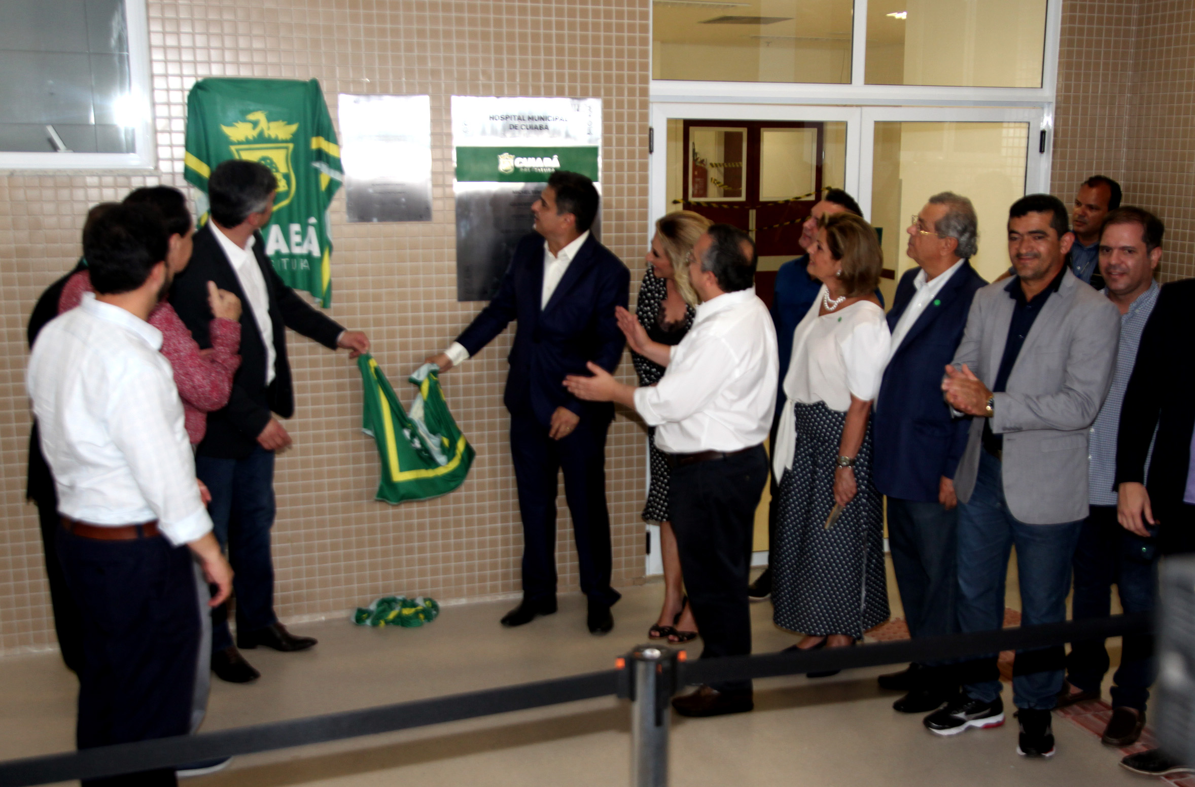 Prefeito inaugura HMC, rebate críticas e anuncia funcionamento em abril de 2019