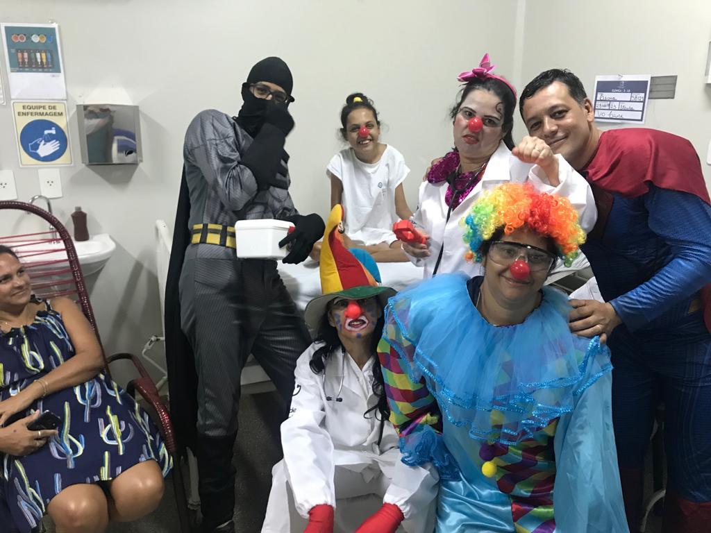 Equipe Saúde com Alegria leva diversão aos pacientes do Hospital Regional de Colíder