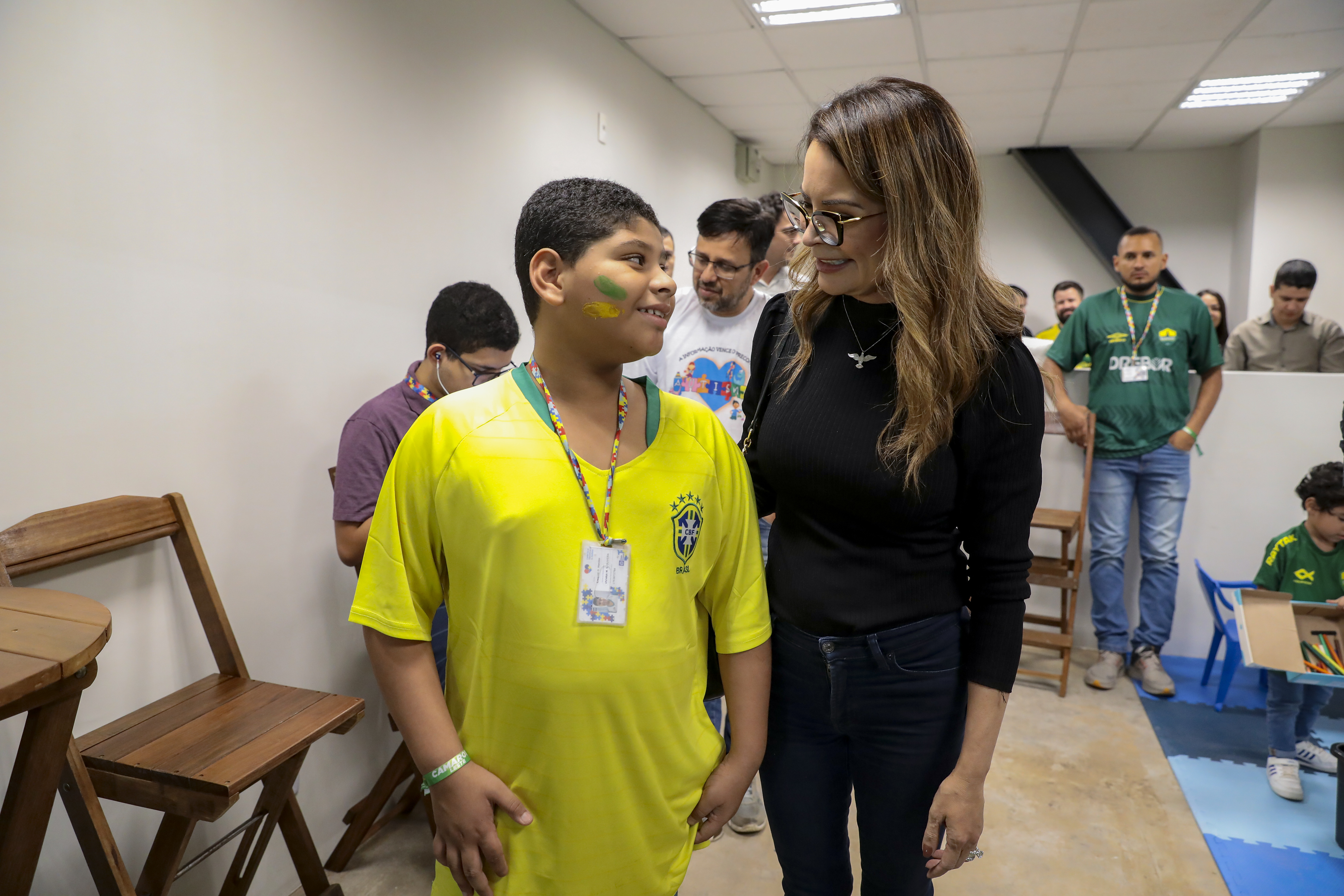 PRIMEIRA-DAMA DE MT - INCENTIVO A AUTISTAS