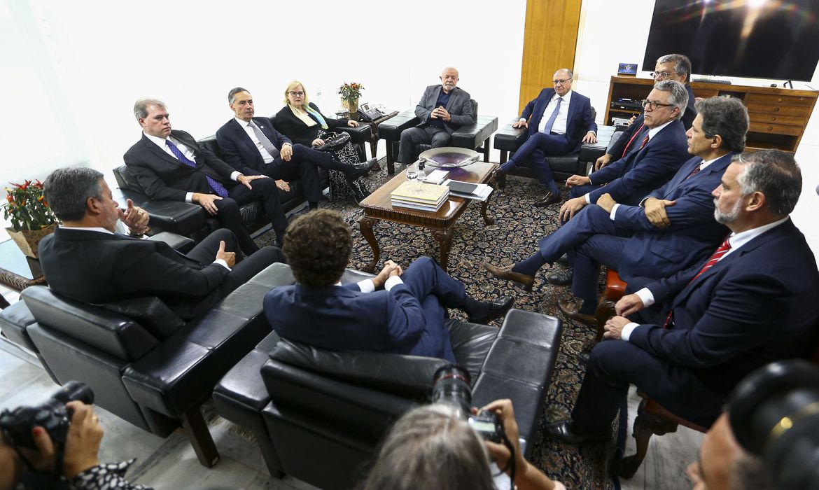 Em nota, presidentes dos Três Poderes chamam atos de golpistas