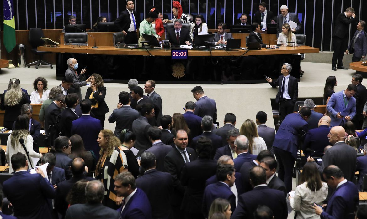 Congresso aprova nova estrutura fiscal sem abranger Fundeb e Fundo do DF