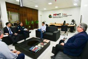 Prefeito entrega documentos ao MPE sobre supostas irregularidades na Saúde
