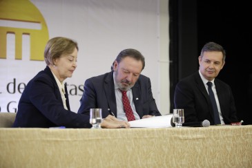 TCE e TJ selam parceria para garantir pagamento de precatórios municipais