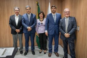 Prefeito debate com ministra da Saúde projeto de fortalecimento na Capital