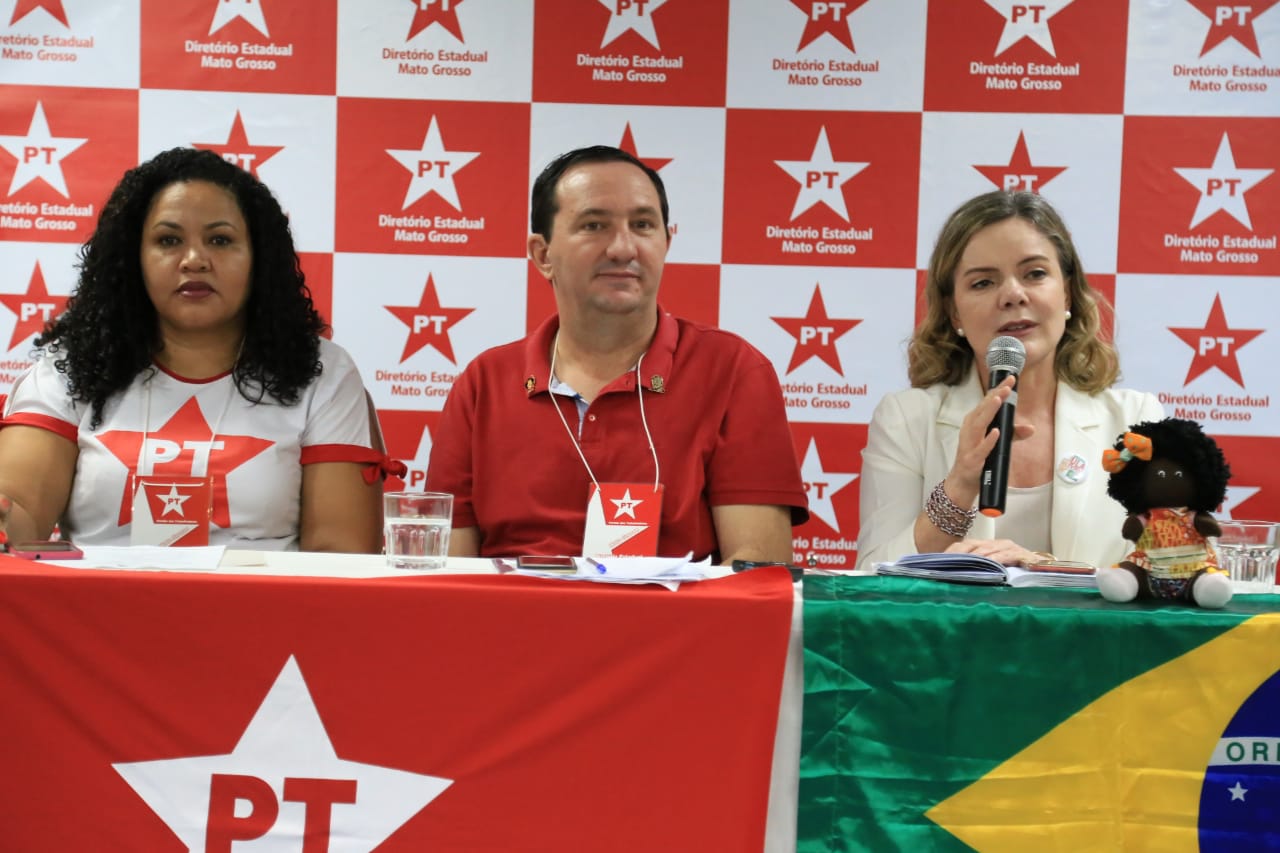 Em Cuiabá, Gleisi Hoffmann critica governo Bolsonaro em reunião ampliada do PT