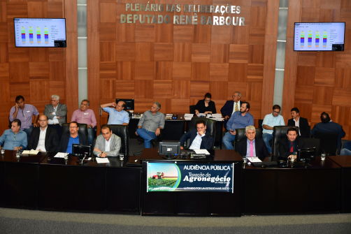 "É hora de quem tem mais contribuir mais", diz Botelho ao anunciar fórum para debater taxação do agro