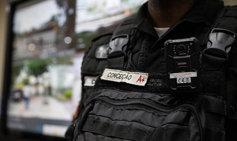 Deputado cita excessos praticados por PMs e propõe câmeras nas fardas 