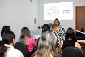 Projeto Mãos Amigas capacita profissionais a reforço no combate à violência doméstica
