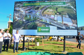 PREFEITO INAUGURA VIADUTO