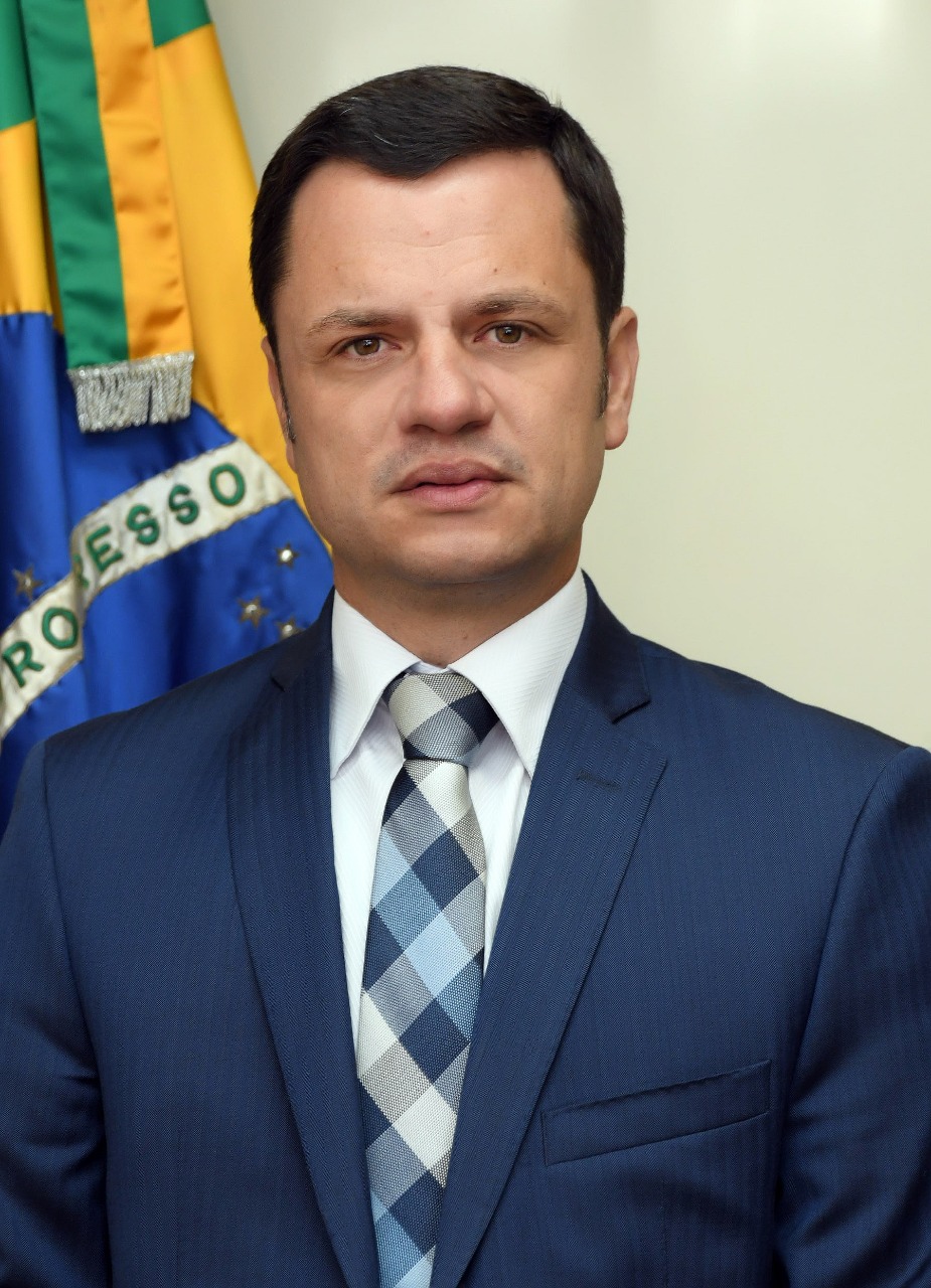 Sob pressão, Anderson Torres depõe na Polícia Federal