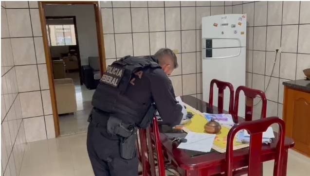 Polícia Federal desencadeia operação em MT: dois suspeitos presos e material apreendido