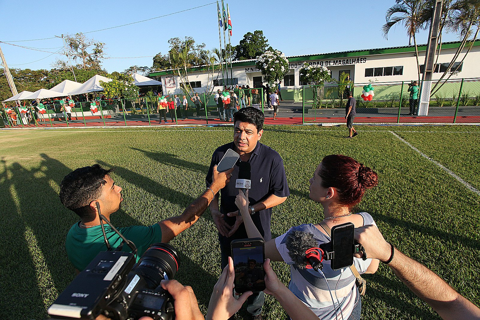 Prefeito Kalil entrega reforma do Miniestádio de Bonsucesso