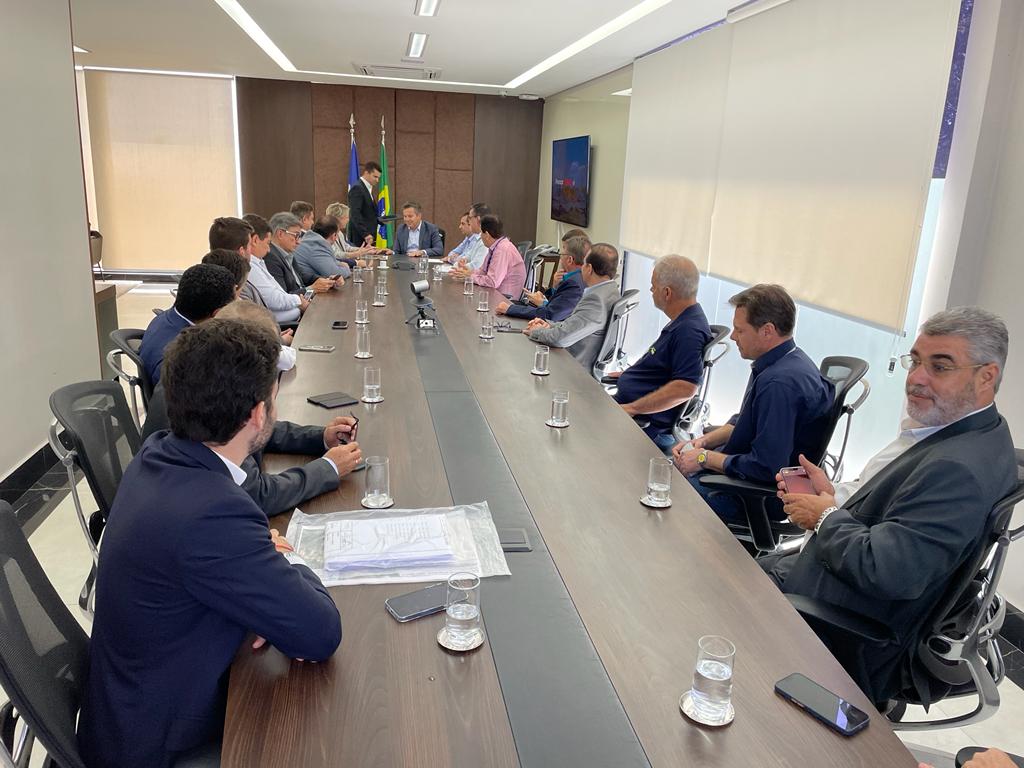 Mendes assina ordem de serviço para gasoduto no Distrito Industrial; investimento de R$ 33,2 mi