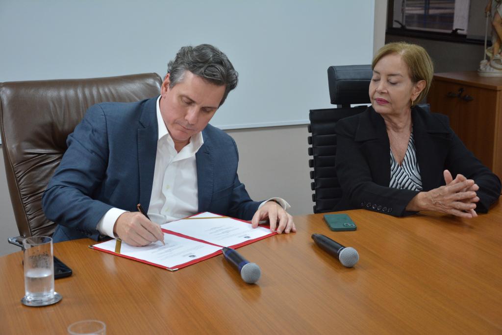 Governo e TJ prometem acelerar pagamento de precatórios municipais