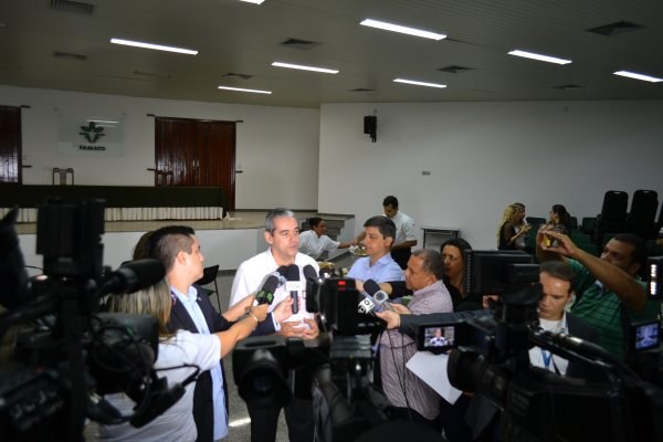 Prado diz que administração "foi desconstruída pela corrupção da gestão passada" 