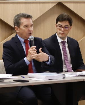 Conselheiro reúne gestores para debater destinação correta do lixo