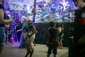 Natal da Gente 2023 encerra com neve em evento no Parque Tia Nair