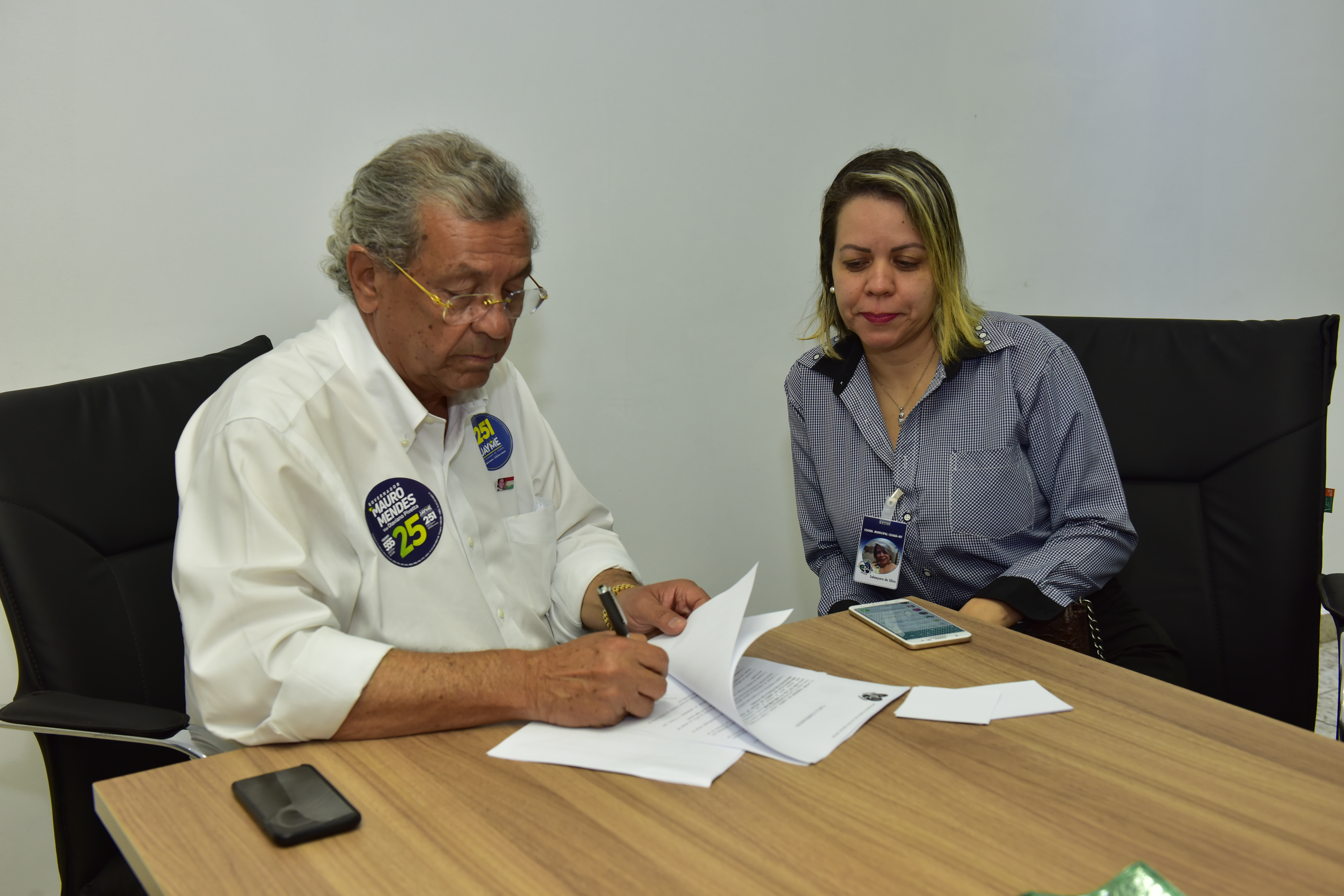 Jayme assina carta que prevê apoio ao movimento Orgulho Autista Brasil