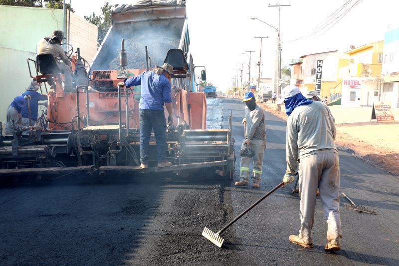 Bairros de Cuiabá receberão mais de R$ 14 milhões em asfalto novo