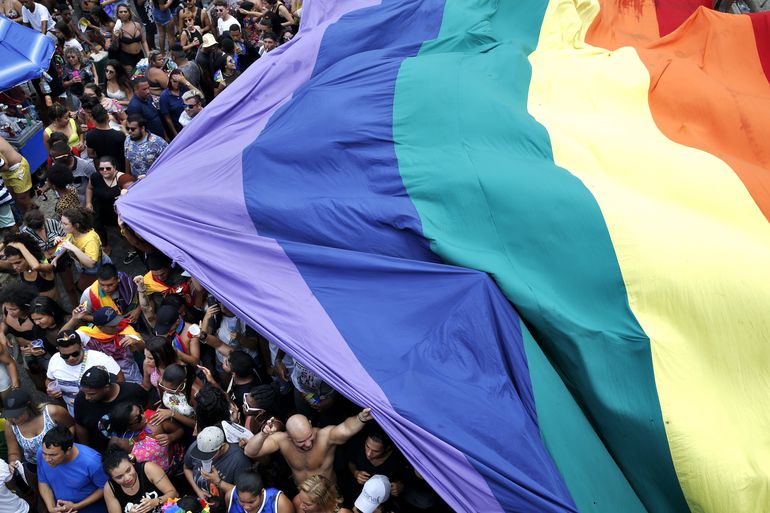 Parada LGBT une luta por políticas e festa na Avenida Paulista