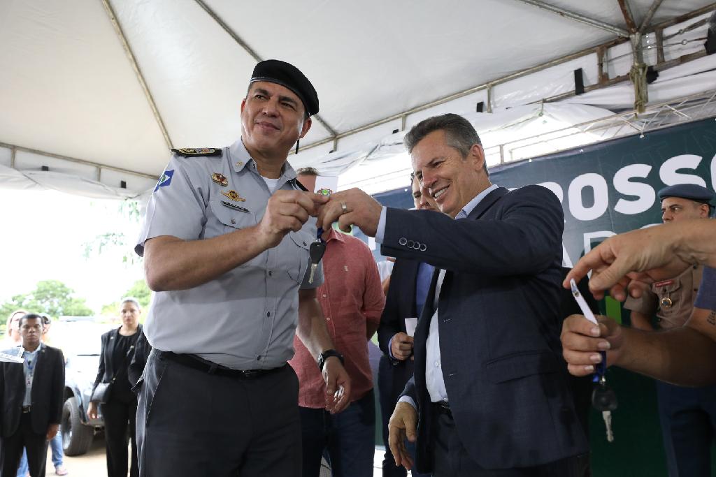 Mendes entrega armas e viaturas à PM; investimento de R$ 18 milhões