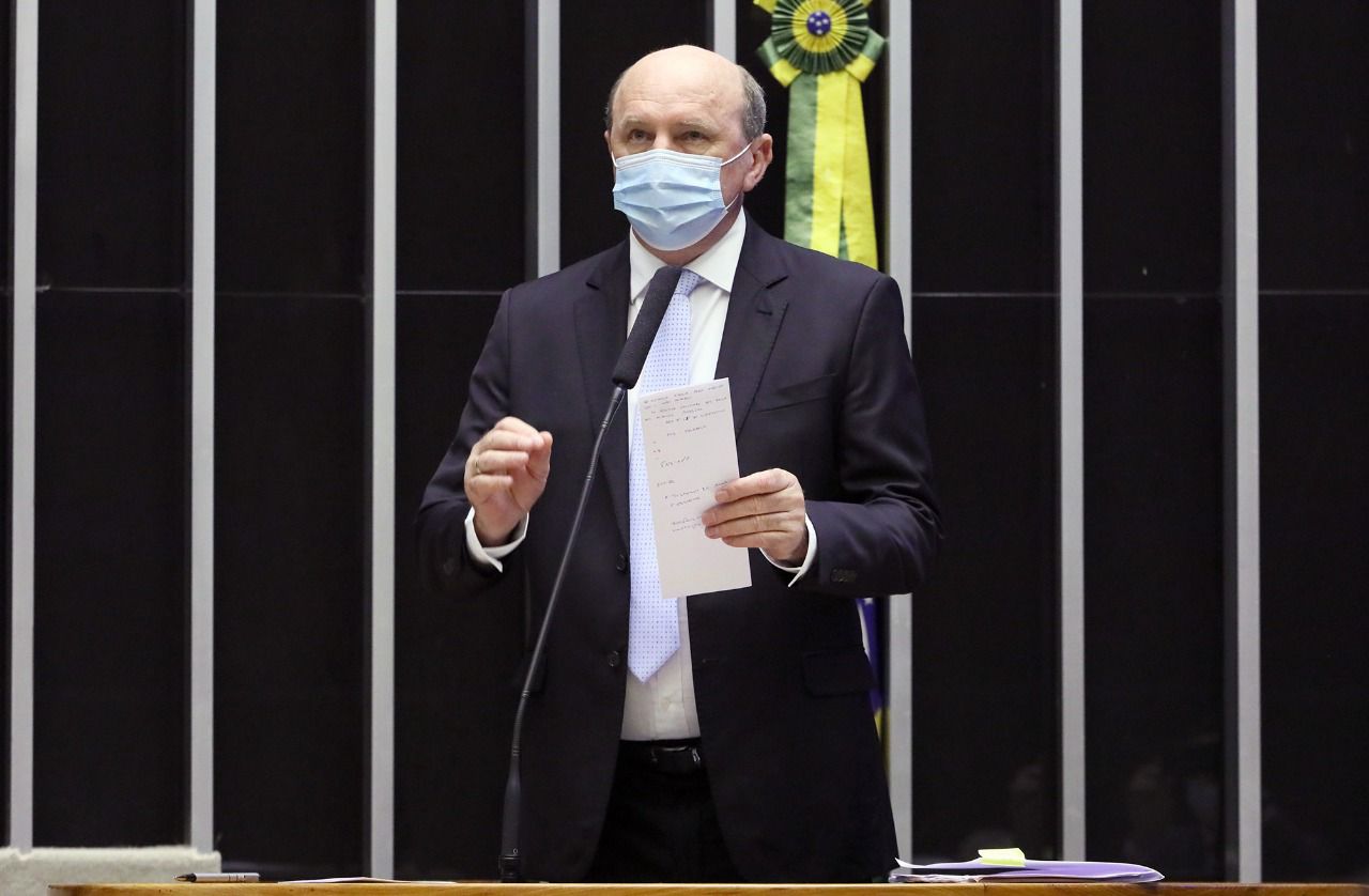 Geller sai em defesa do agro e desafia deputada do ES a taxar exportação do café