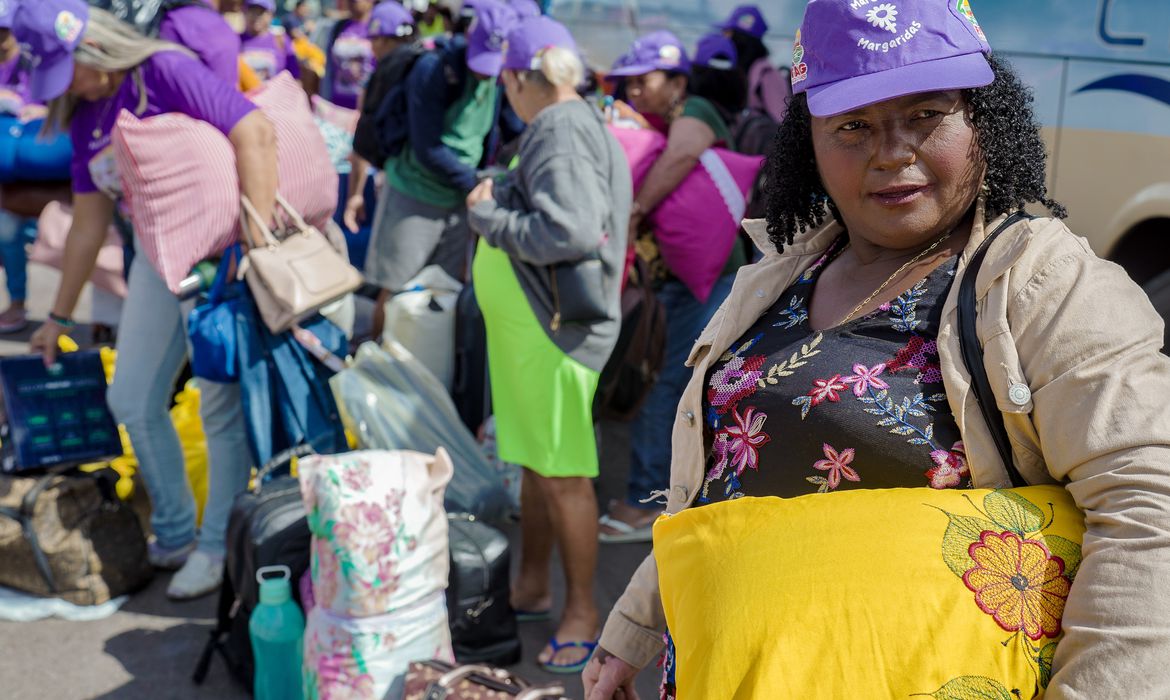 Marcha das Margaridas ocupa ruas de Brasília 
