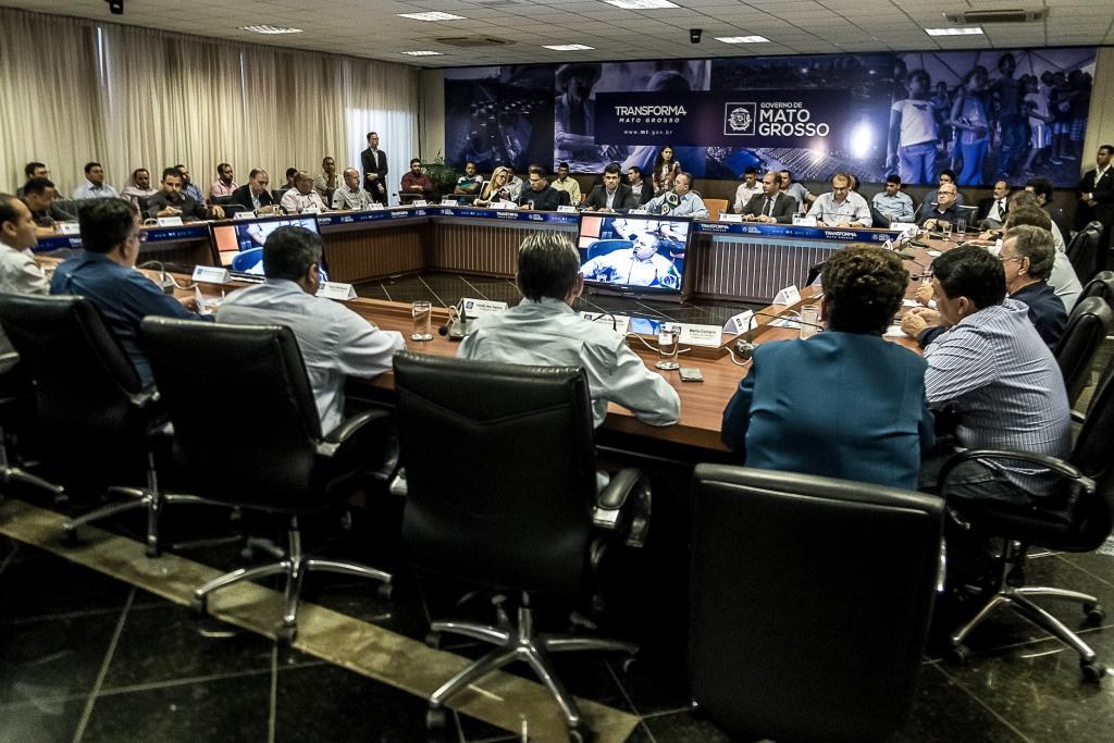 Prefeitos de 15 municípios da região Oeste cobram ações de infraestrutura